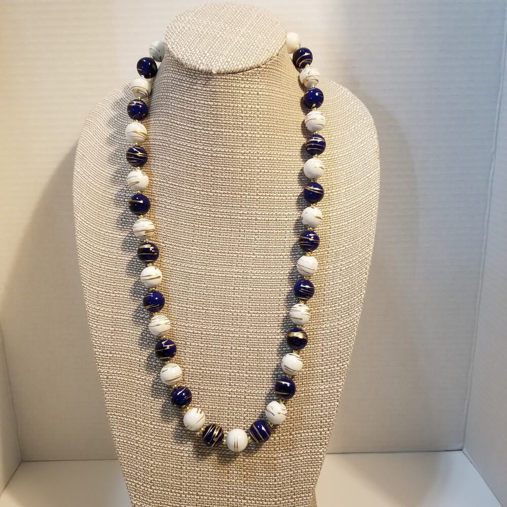 blue & white beads w/goldtone accents 30" necklace w/2.5 7" ext. gold tone clasp